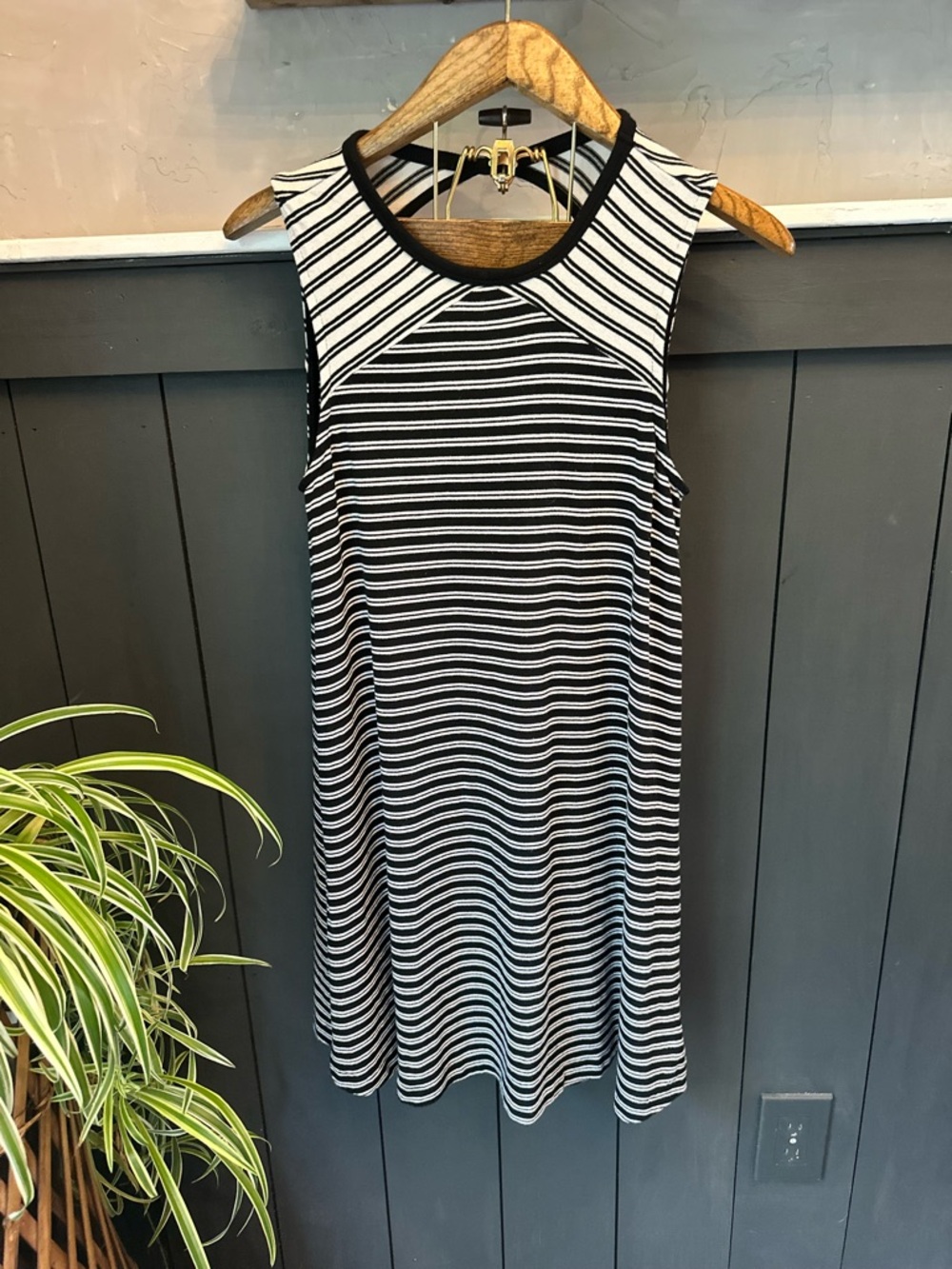 Gap Dress White Black Striped Shift Keyhole size M‎